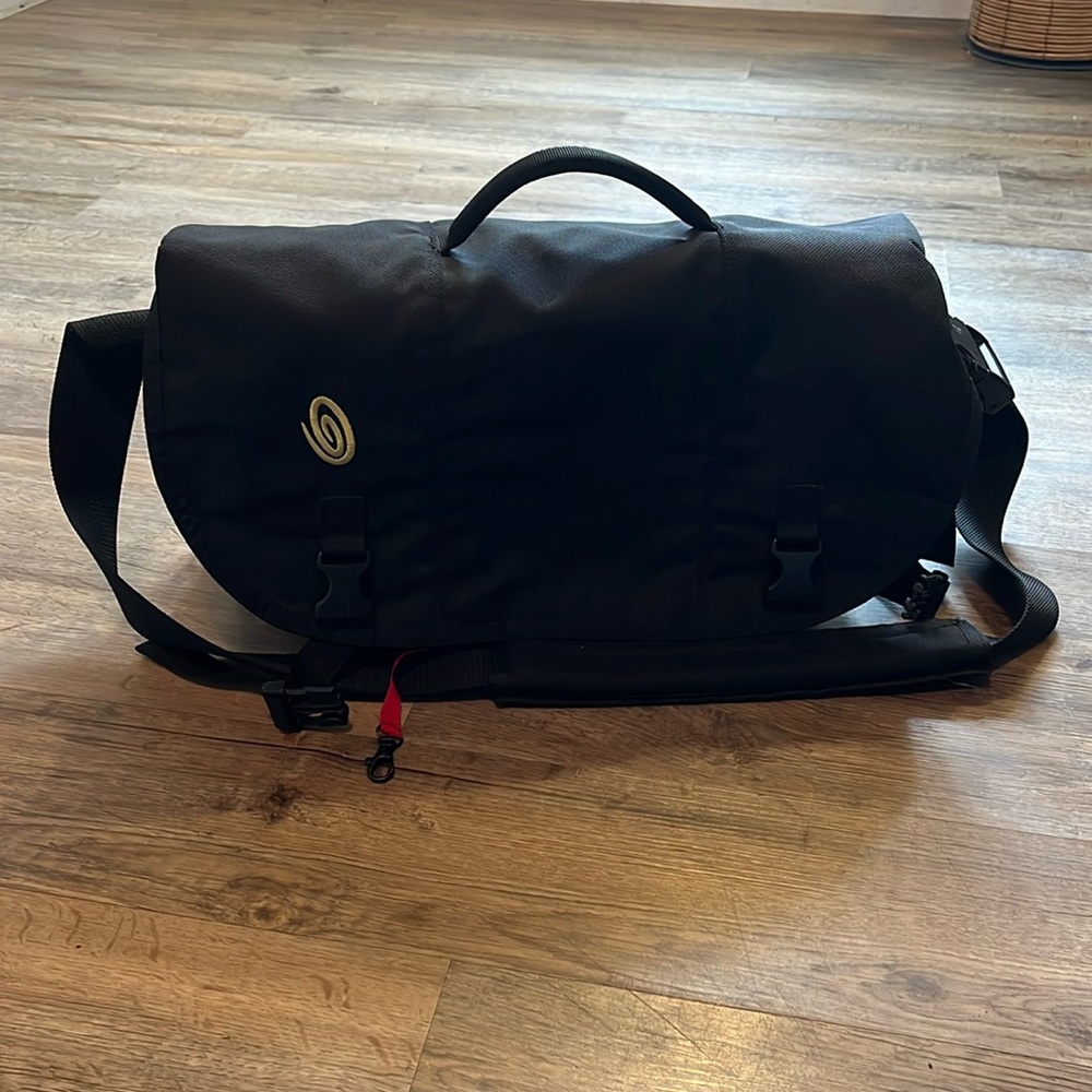 Excellent condition Timbuk 2 messenger bag